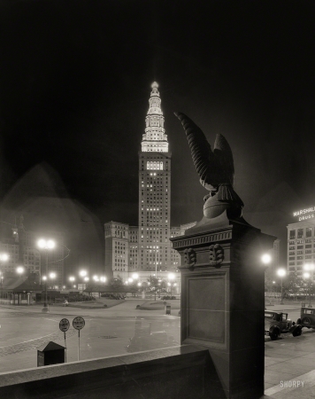 Photo showing: Midnight Angel -- Cleveland circa 1931. View of Terminal Tower at night, with eagle on right.