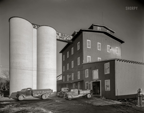 Photo showing: Bowman Mill -- Montgomery County, Maryland, circa 1940. Bowman Bros. grist mill, Gaithersburg.