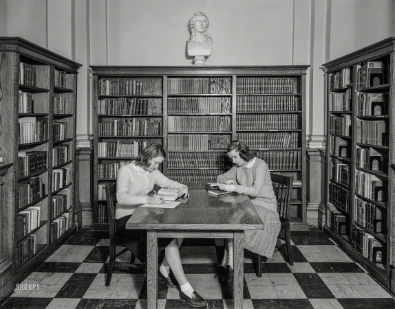 Photo showing: Trinity College -- Washington, D.C., circa 1948. Trinity College. Small alcove in library on campus.