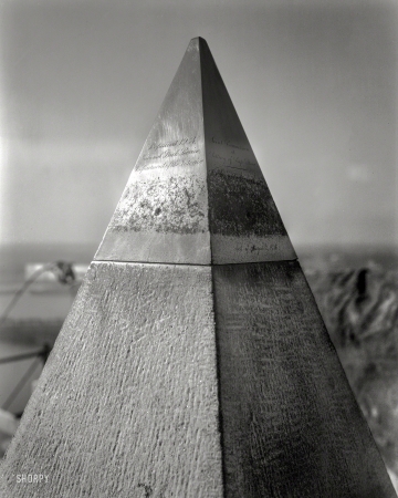 Photo showing: Apex -- Washington, D.C., circa 1934. Washington Monument. Capstone without lightning rods.