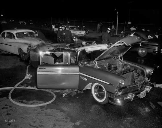 Photo showing: Sierra del Fuego -- Oakland, California, circa 1958. Collision and fire.