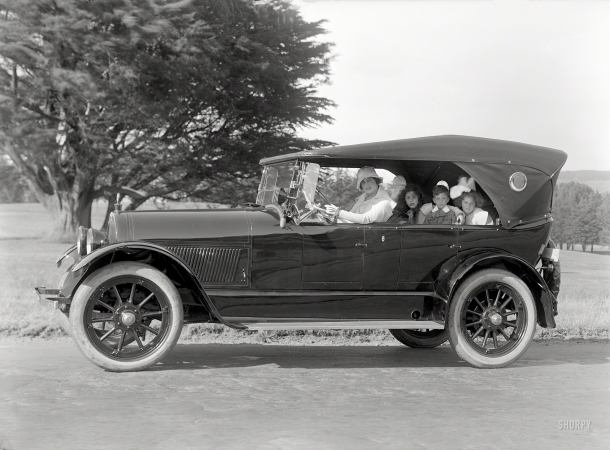 Photo showing: Modern Family. -- San Francisco circa 1922. Haynes touring car.