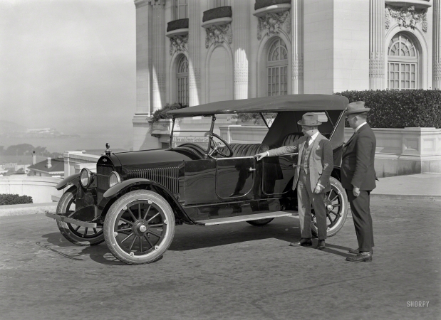 Photo showing: A Greater Gardner -- San Francisco circa 1921. Gardner car at Spreckels Mansion.