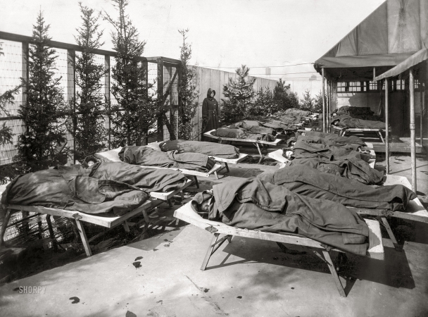 Photo showing: The Big Sleepy -- Chicago circa 1917. Rest period, Elizabeth McCormick Open Air School No. 2, on roof of Hull House boys club.