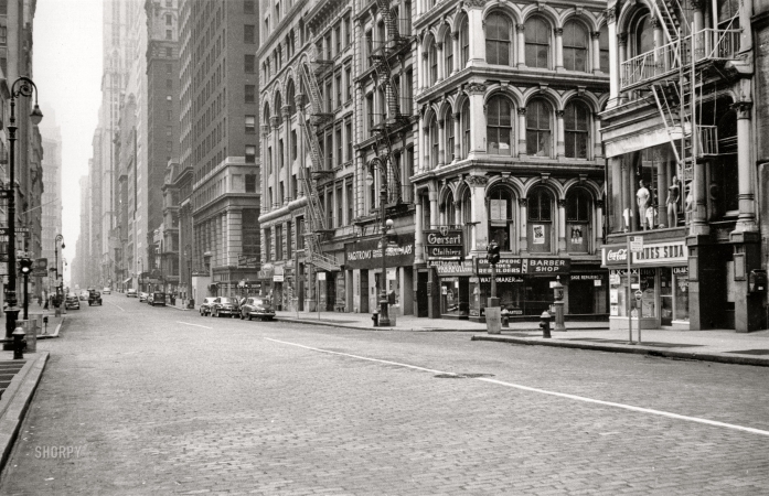 Photo showing: On Broadway: 1950 -- New York circa 1950. Far right -- No. 319 Bdwy.
