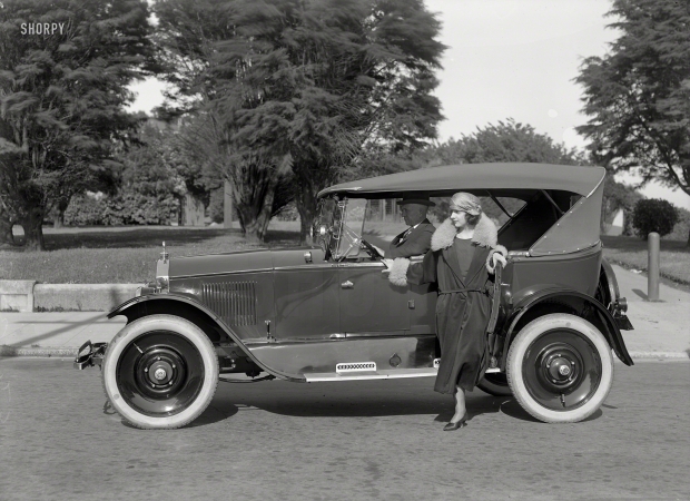 Photo showing: Dorts and Dolls -- San Francisco circa 1923. Dort touring car at Golden Gate Park.