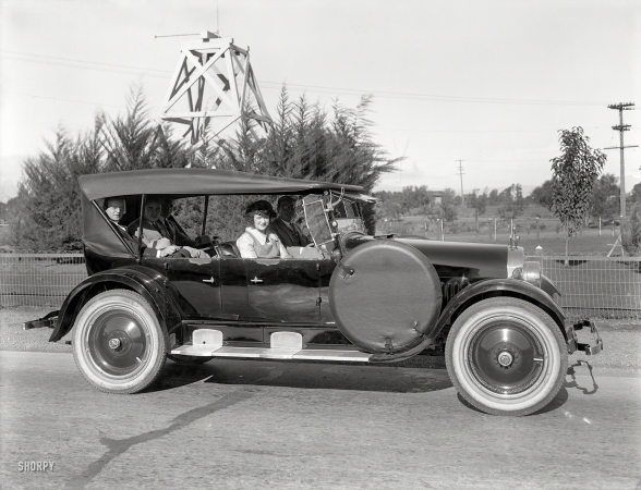 Photo showing: Super Six -- San Francisco circa 1924. Hudson Super Six touring car.