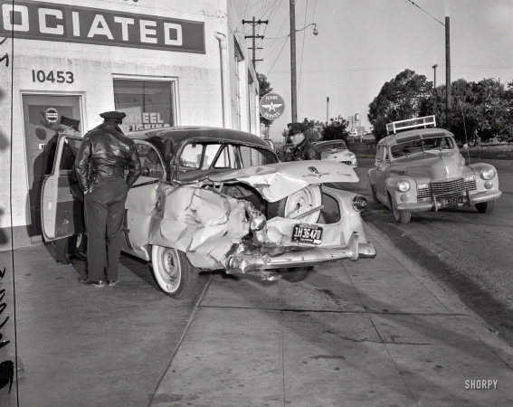Photo showing: Flying A -- Circa 1953, another accident in Oakland, California.