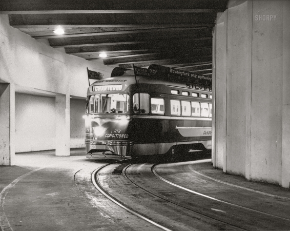 Photo showing: Silver Sightseer -- August 22, 1961. Silver Sightseer, D.C. Transit air-conditioned trolley,
in tunnel under the U.S. Bureau of Engraving and Printing building. 