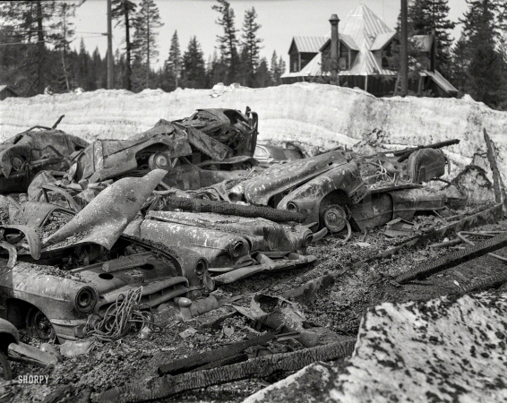 Photo showing: Car Pyre -- From mid-1950s California, the aftermath of an epic carbecue in Sierra ski country.