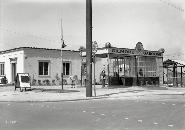 Photo showing: Blu-Green Gasoline -- San Francisco circa 1920s. Gilmore Gasoline service station.