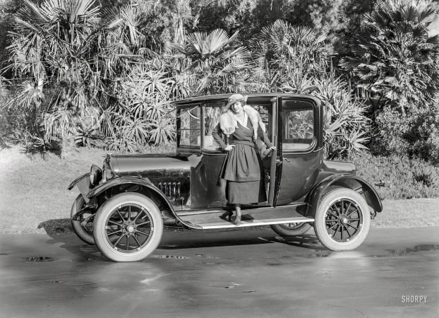 Photo showing: Fox Trap -- San Francisco circa 1915. Velie four-passenger coupe.