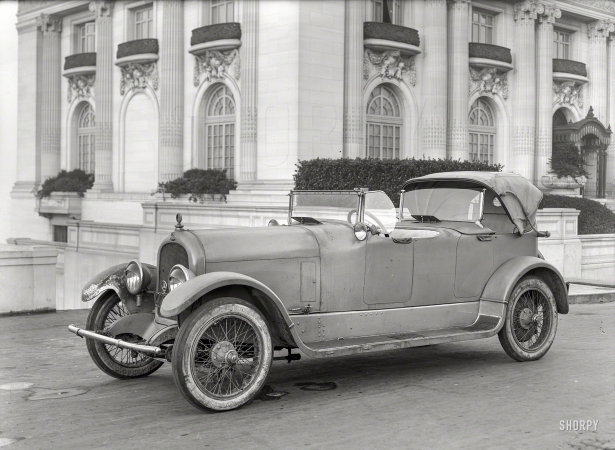 Photo showing: Rode Hard -- San Francisco circa 1921. Marmon dual-cowl landaulet at Spreckels Mansion.