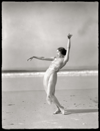 Photo showing: Margaret Severn -- July 16, 1923. Long Island, New York. Severn, Margaret, Miss.