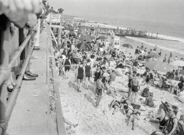 Photo showing: Business Casual -- 1927. New York City views -- Long Beach.