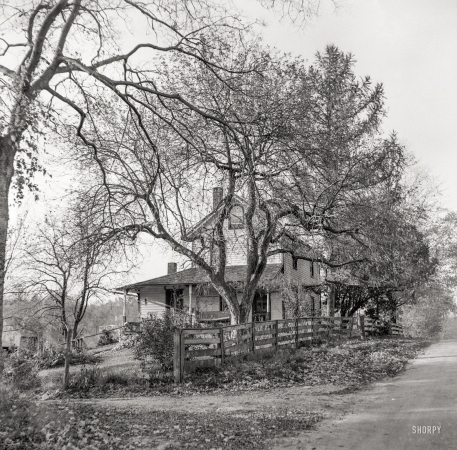 Photo showing: A Place in the Country -- 1933. Benson, Mary, Mrs. -- residence.