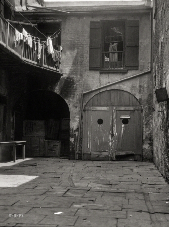 Photo showing: Behind the Gray Door -- New Orleans circa 1925. View of a courtyard.