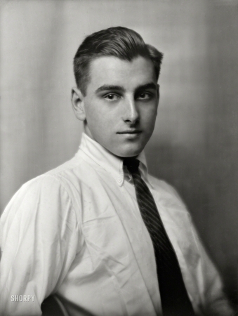 Photo showing: Lover Boy -- January 4, 1918. Garland, Charles Y., Mr., portrait photograph. Noted naturist and polyamorist.