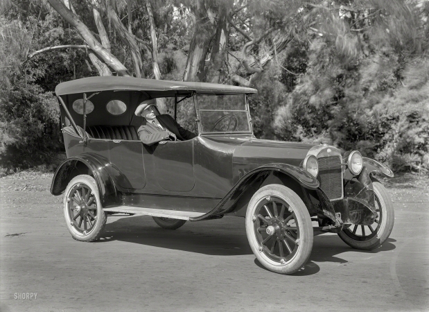 Photo showing: Oakland Rider -- San Francisco circa 1920. Oakland touring car at Golden Gate Park.