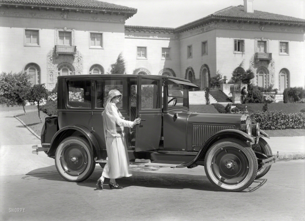Photo showing: Olds a la Mode -- San Francisco circa 1924. Oldsmobile sedan.