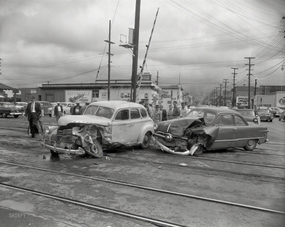 Photo showing: Two-Totaler -- Fruitvale Avenue at 10th Street in Oakland circa 1956. Crash on RR tracks.