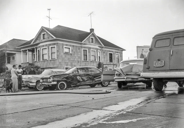 Photo showing: Demolition Derby -- Oakland circa 1960, and a mix-and-mash agglomeration of late-model General Motors vehicles.