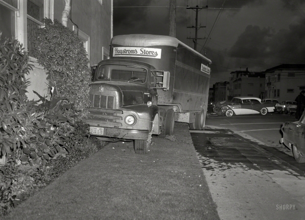Photo showing: Wide Turn -- Oakland circa 1956 and another motoring mishap, with yet another guilty-looking Buick.