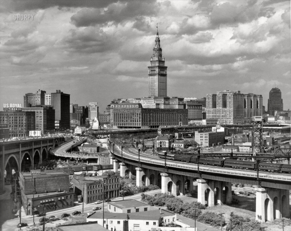 Photo showing: Heart of Cleveland -- Summer 1950. Heart of downtown Cleveland, Ohio, and Union Terminal Group.