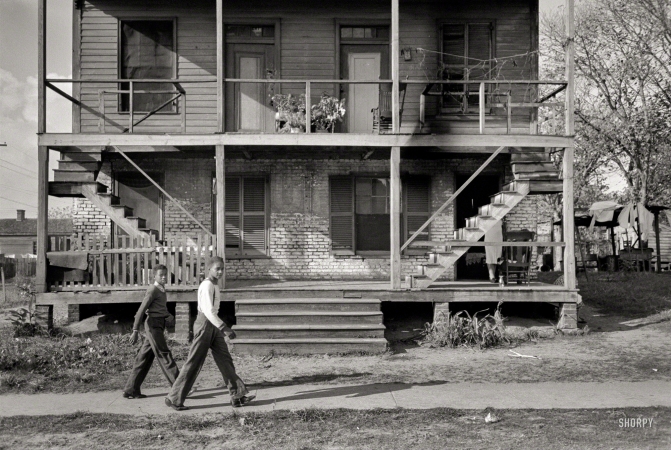 Photo showing: Return Flight -- November 1938. Mobile, Alabama. House with unusual staircase.