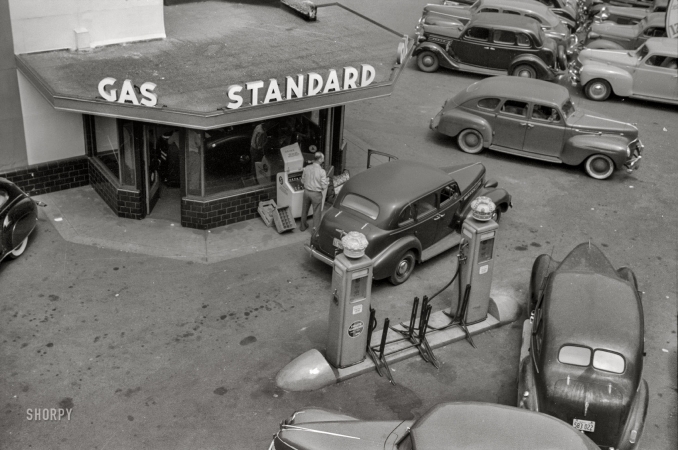 Photo showing: Second City Service -- July 1941. Gas station. Chicago, Illinois.