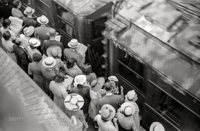Photo showing: Chicago Commuters -- July 1941. Chicago, Illinois. Commuters waiting for southbound trains.