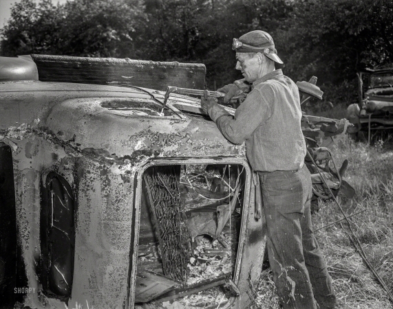 Photo showing: The Torch of Liberty -- September 1942. Automobile salvage. Auto bodies are usually cut into four pieces ... 