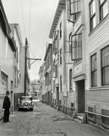 Photo showing: Card Alley -- February 1936. Card Alley. North Beach District (Italians). San Francisco, California.