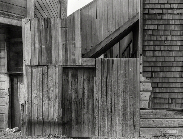 Photo showing: Private Entrance -- February 1936. Mission District firetrap. San Francisco, California.