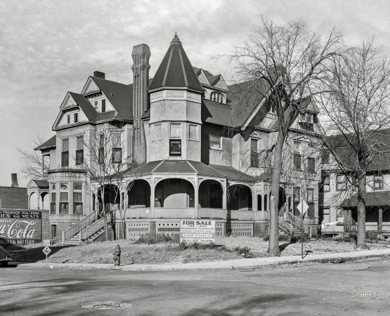 Photo showing: The Old Paxton Place -- November 1938. The old Paxton residence. Omaha, Nebraska.