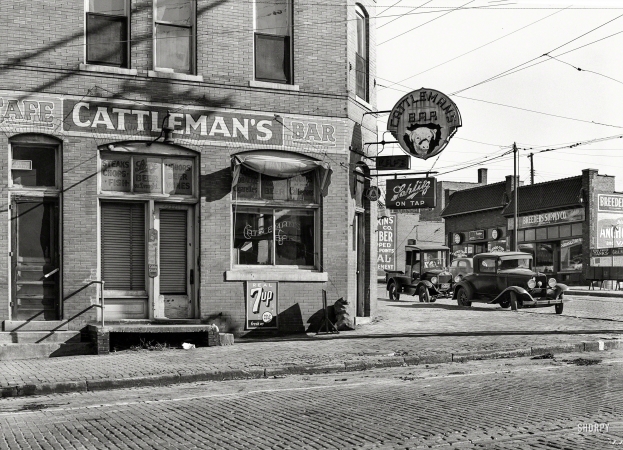 Photo showing: Schlitz on Tap -- November 1938. Saloon in stockyards district. South Omaha, Nebraska.