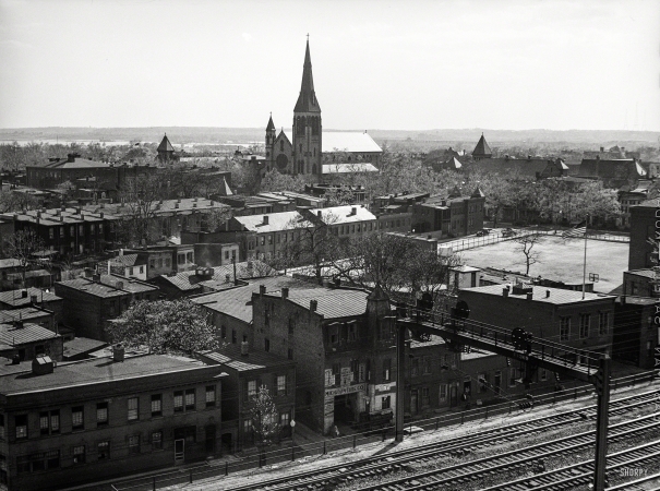 Photo showing: Railway to Heaven -- Washington, D.C., circa 1939. View of train tracks and St. Dominic's Church.