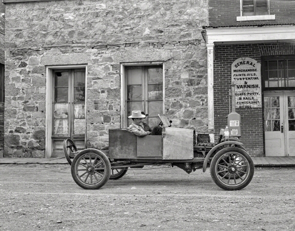 Photo showing: Merchant of Varnish -- March 1940. High school boys in jalopy. Genoa, Nevada.