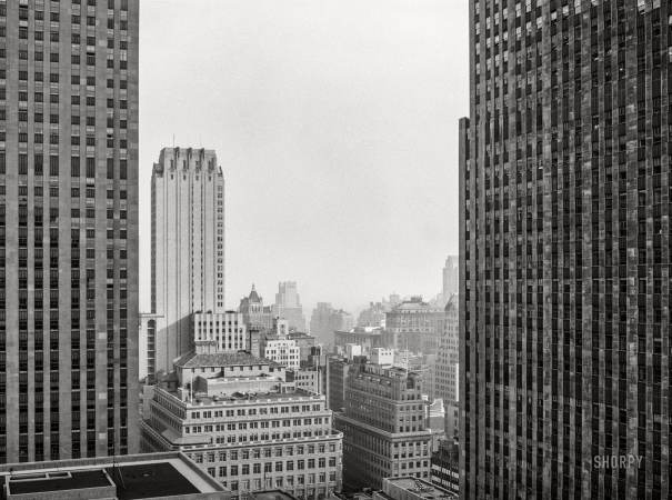 Photo showing: Corporate Canyon -- October 1941. Skyline of Midtown Manhattan from Radio City (Rockefeller Center).