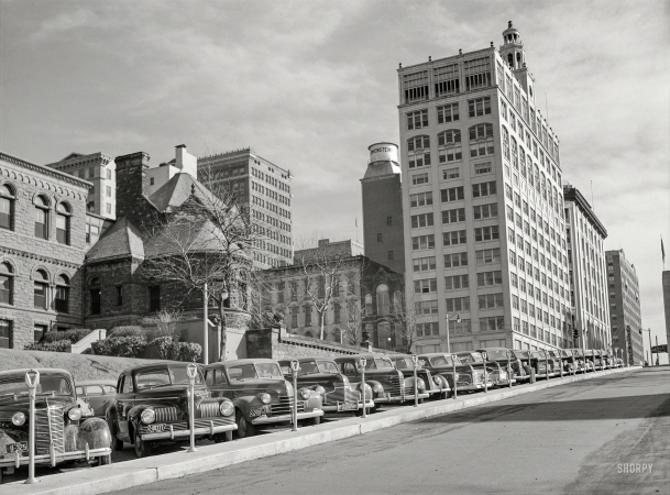 Photo showing: Parking in Memphis -- January 1942. Memphis, Tennessee. View of downtown.