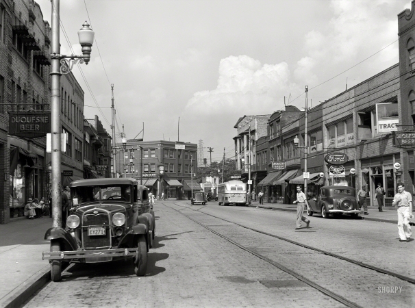 Photo showing: Beer Blvd. -- July 1938. Main street (Franklin Avenue) in Aliquippa, Pennsylvania.