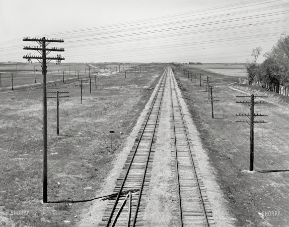 Photo showing: West of Fargo -- July 1939. Northern Pacific railroad tracks west of Fargo, North Dakota.