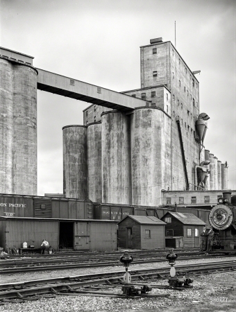 Photo showing: Grain Train -- September 1939. Grain elevator. Minneapolis, Minnesota.
