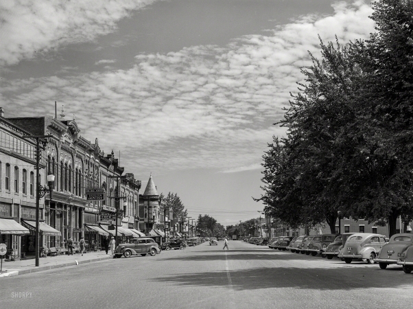 Photo showing: Grundy Center -- September 1939. Main street (G Avenue), Grundy Center, Iowa.
