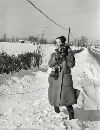 Photo showing: Freeze Frame -- January 1940. Marion Post Wolcott with Ikoflex and Speed Graphic in hand in Montgomery County, Maryland.