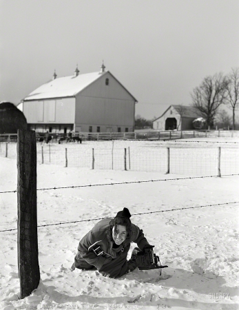 Photo showing: Under the Wire -- January 1940. Marion Post Wolcott with Ikoflex and Speed Graphic in hand in Montgomery County, Maryland.