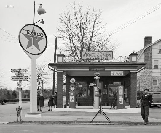 Photo showing: More Apple Candy -- February 1940. Gas station along Highway U.S. 50. Winchester, Virginia. (Alternate view <a href=http://www.junipergallery.com/node/8964><u>here</u></a>).