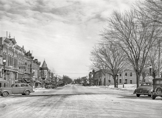 Photo showing: G Is for Grundy -- February 1940. Main street (G Avenue) in Grundy Center, Iowa.
