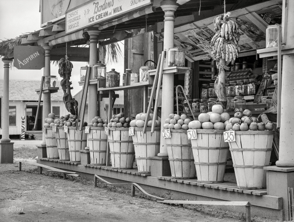 Photo showing: Bananas, Bordens and Beyond  -- February 1939. Fruit stand in Robstown, Texas.