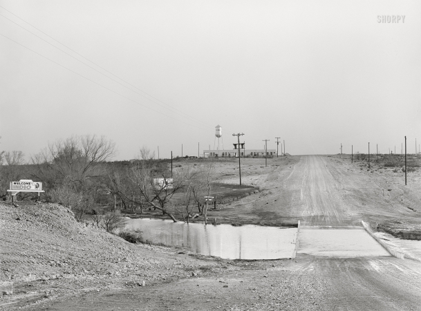 Photo showing: El Indio -- March 1939. Approach to El Indio, Texas.